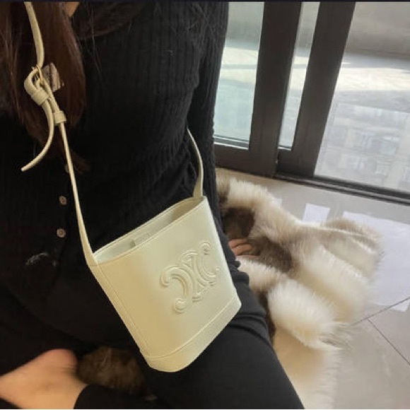 👜 🆕 Celine Mini Bucket Cuir Triomphe In smooth Calfskin leather in color
Jade - Picture 9 of 9